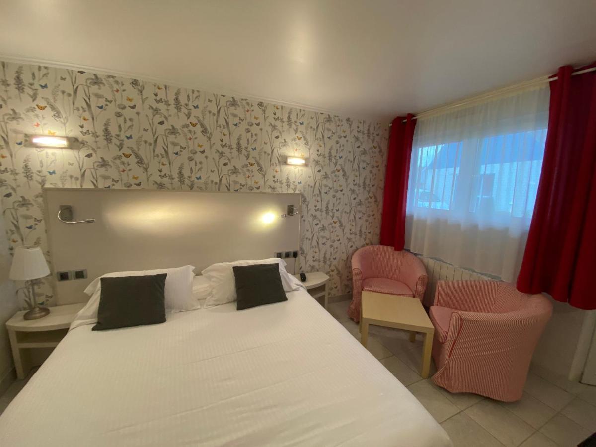 Hotel Contact - Les Bleuets & 3*