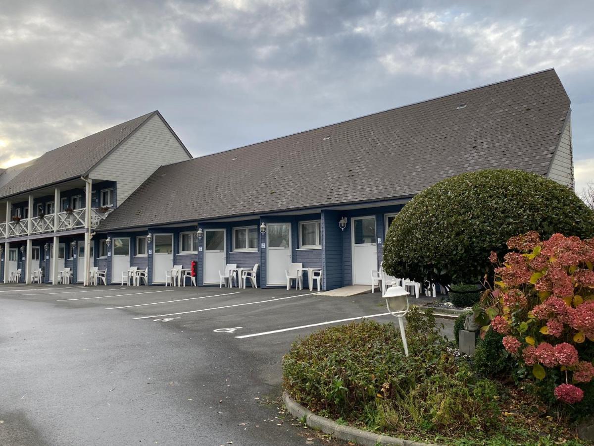 Hotel Contact - Les Bleuets & La Riviere-Saint-Sauveur