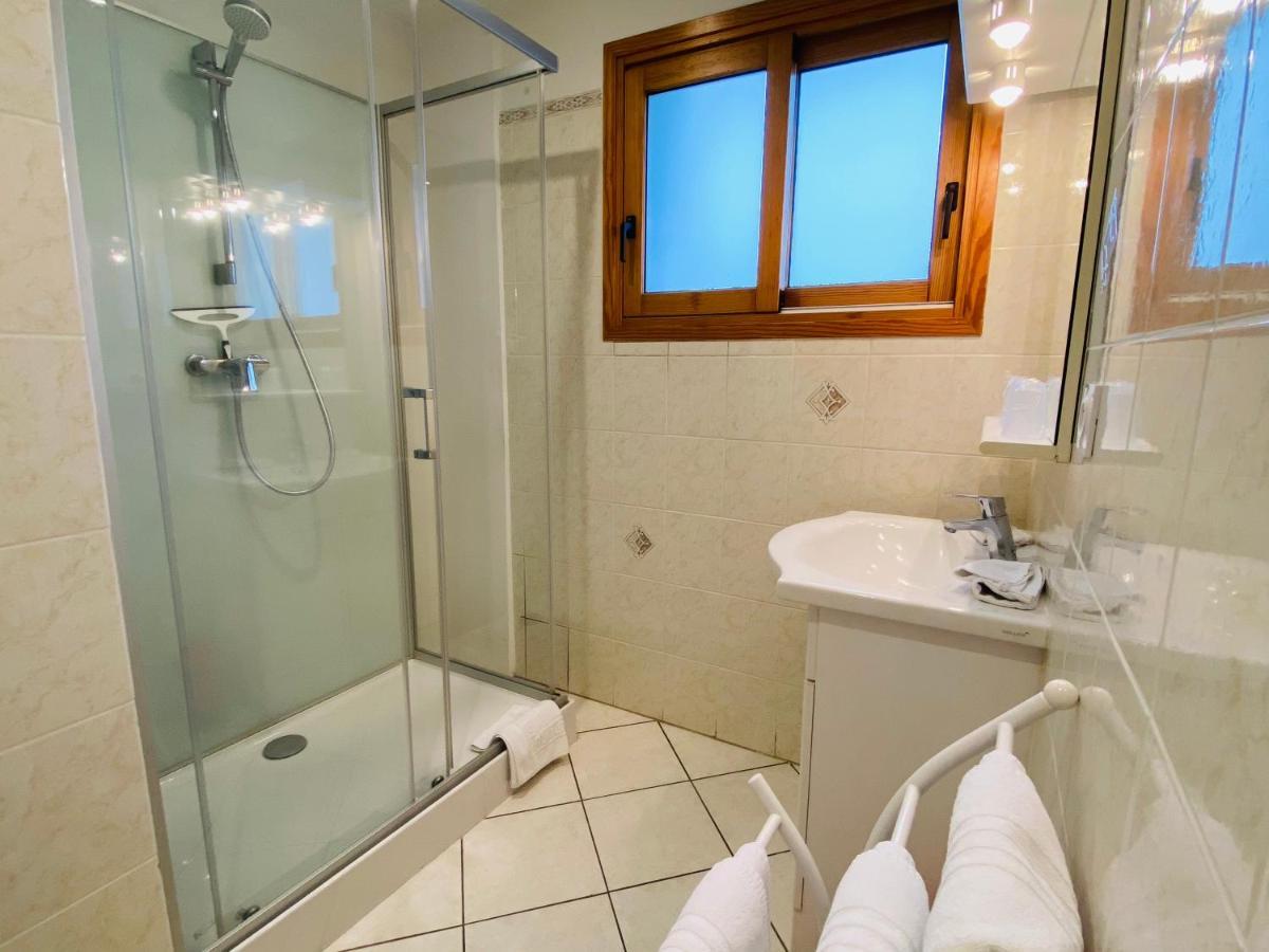 Hotel Contact - Les Bleuets &