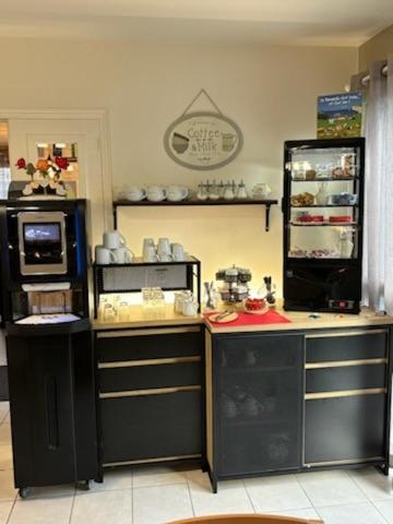 Hotel Contact - Les Bleuets & La Riviere-Saint-Sauveur